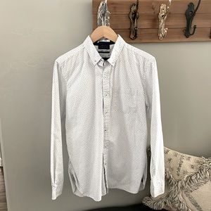 Cactus Men’s Long Sleeved Button Up- slim fit, sized medium- like new